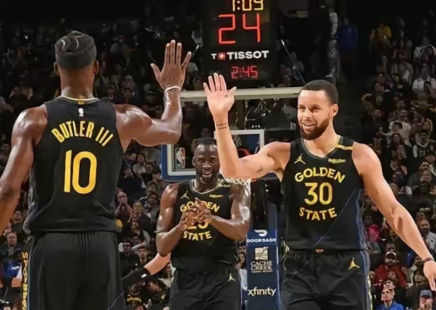 库里巅峰对决，Faker与60激战雄鹿分钟，大胜胜负难料！